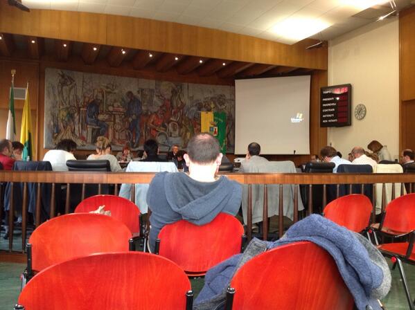 Foto dal consiglio comunale #opendalmine http://t.co/5A58jQFdHk
